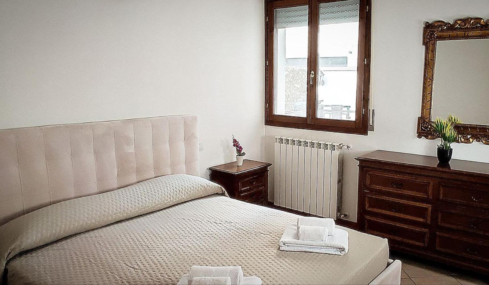 Sieve Flower Apartment